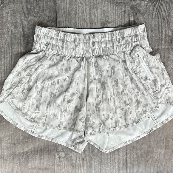 lululemon athletica Pants - Lululemon Tracker Shorts in City Breeze Alpine White Multi [M8]
